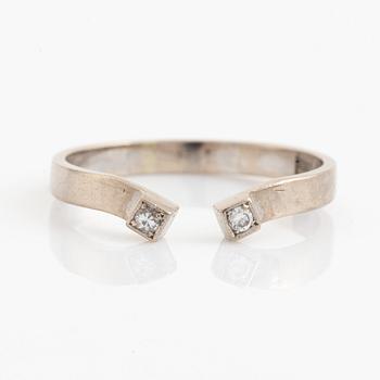 Stigbert, ring, 18K vitguld med små briljantslipade diamanter.