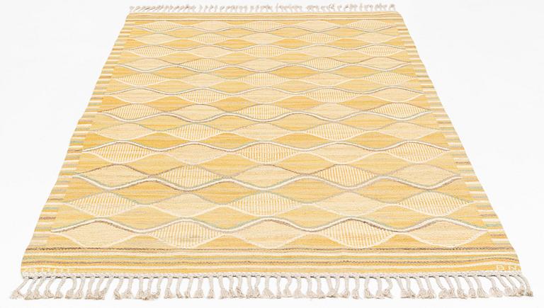Barbro Nilsson, a carpet, "Spättan, gul", flat weave, ca 269 x 146 cm, signed AB MMF BN.