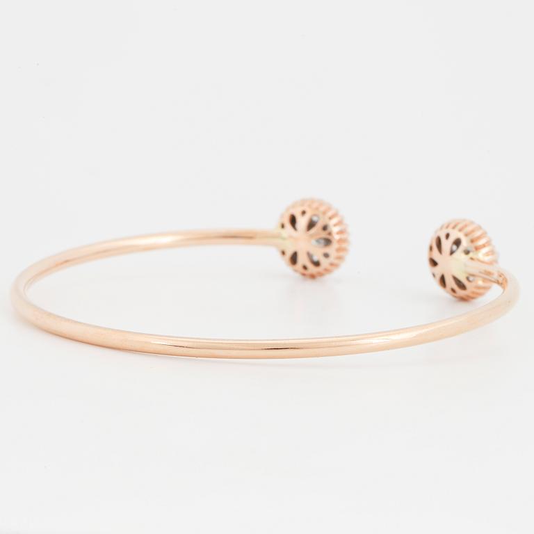 An 18K rose gold bracelet set with round brilliant-cut diamonds.