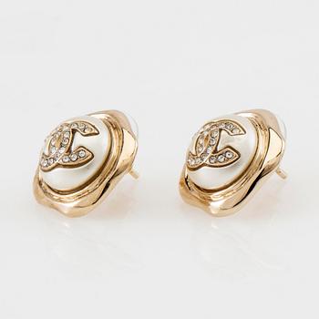 Chanel,.