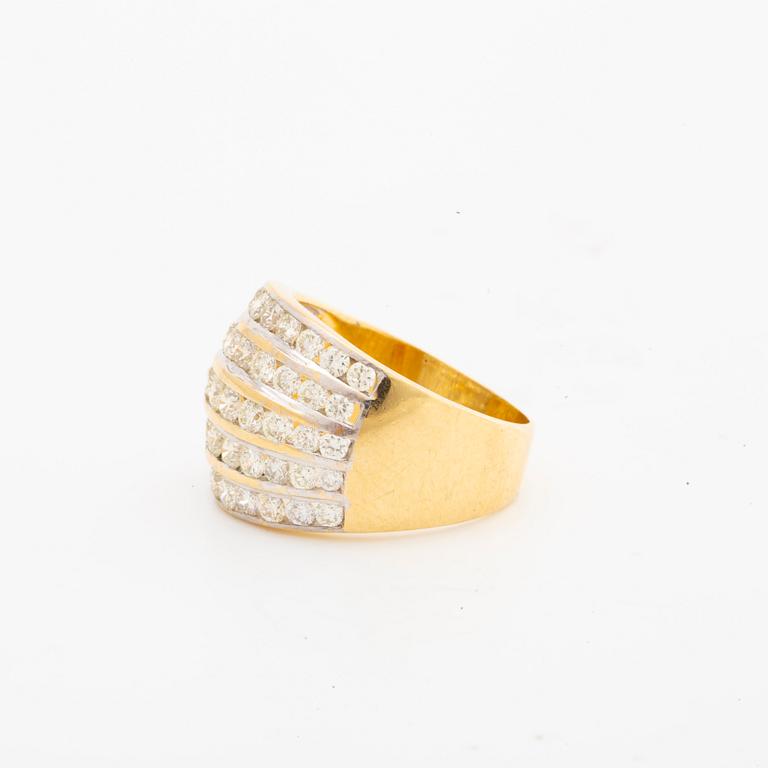 RING 18K gold w brilliant-cut diamonds approx 1 ct in total.