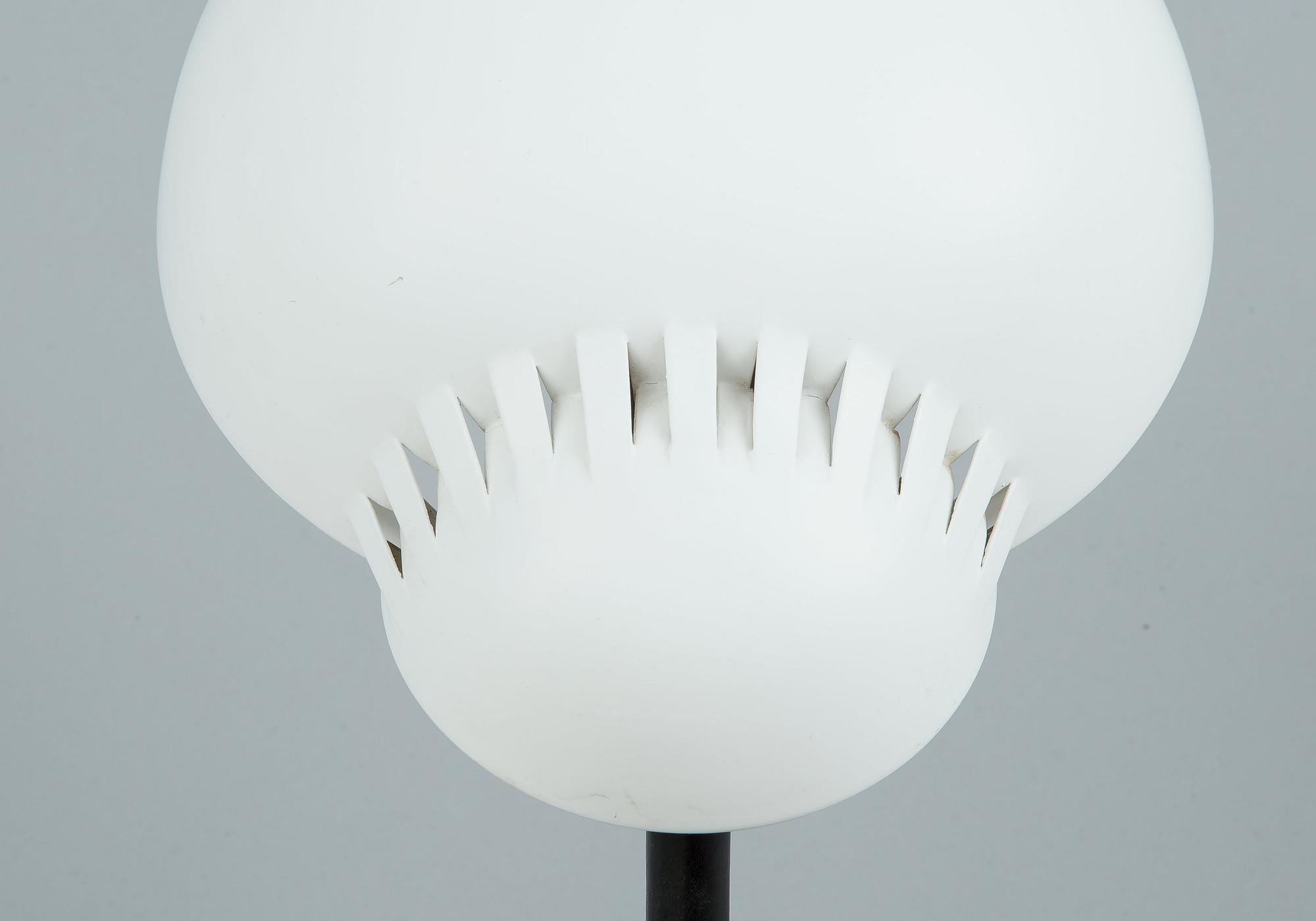 Alvar Aalto, BORDSLAMPA A704.