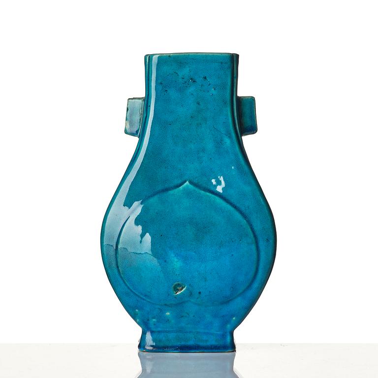 A turquoise glazed vase, Qing dynasty, Kangxi (1662-1722).