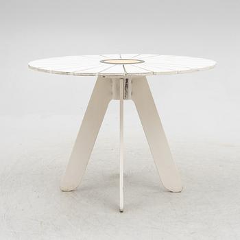 Alvar & Aino Aalto, an 'Aurino' garden furniture set with table and four chairs.