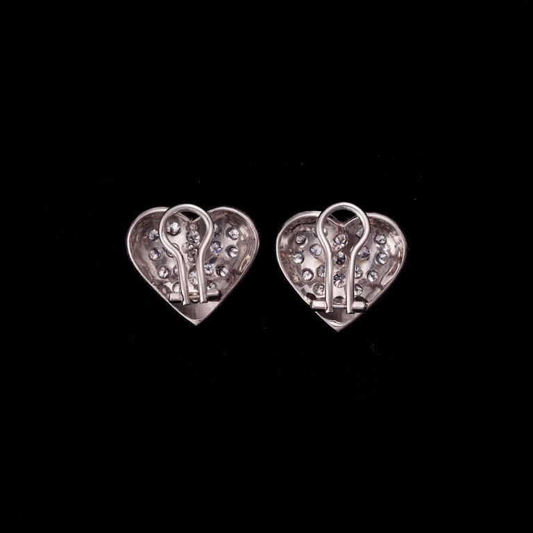 A PAIR OF EARRINGS.