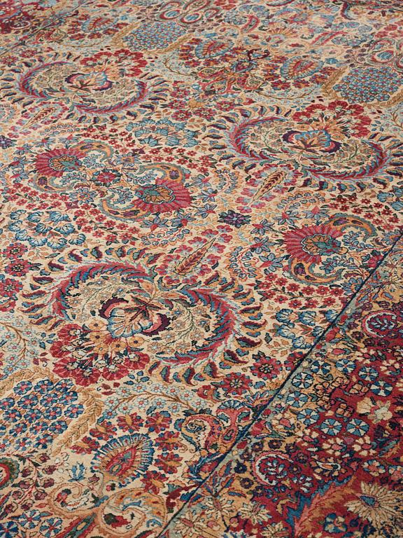 A carpet, a semi-antique Kerman, ca 375-379,5 x 268-271 cm.