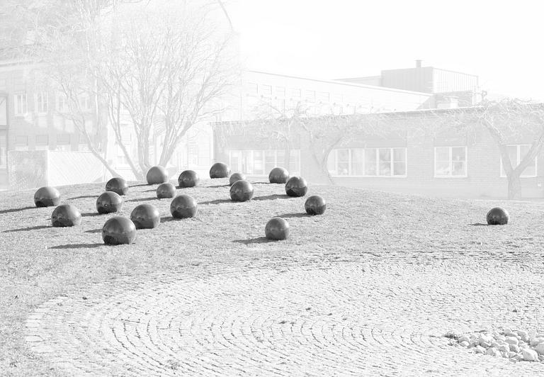 An Ulla & Gustav Kraitz set of three stoneware spheres, Fogdarp, Förlövsholm.