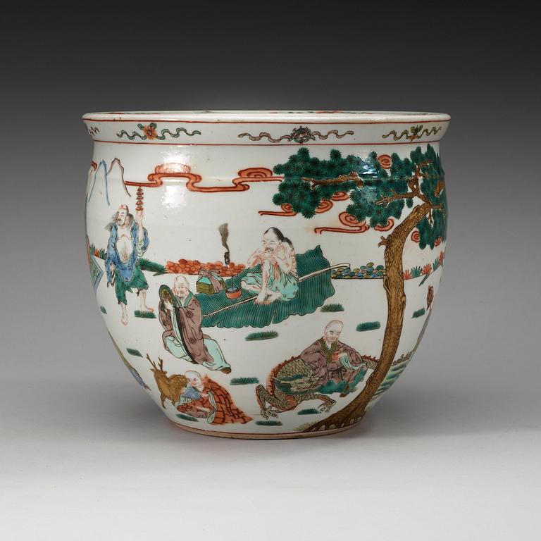 FISKBASSÄNG, porslin. Sen Qing dynasti (1644-1912).