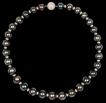 1025. A cultured Tahiti pearl, 14-12 mm, and diamond necklace, tot. app. 5.50 cts.
