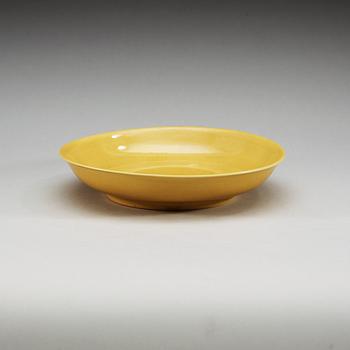 SKÅLFAT, porslin. Ming dynastin med Zhengdes sex karaktärers märke och period (1506-21).