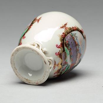 A famille rose tea caddy, Qing dynasty, Qianlong (1736-95).