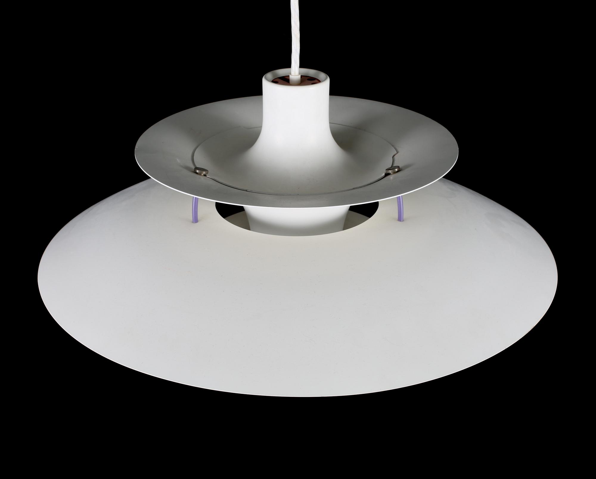 TAKLAMPA, PH-5, Poul Henningsen för Louis Poulsen, Danmark, 1900-talets andra hälft, höjd ca 27 cm.