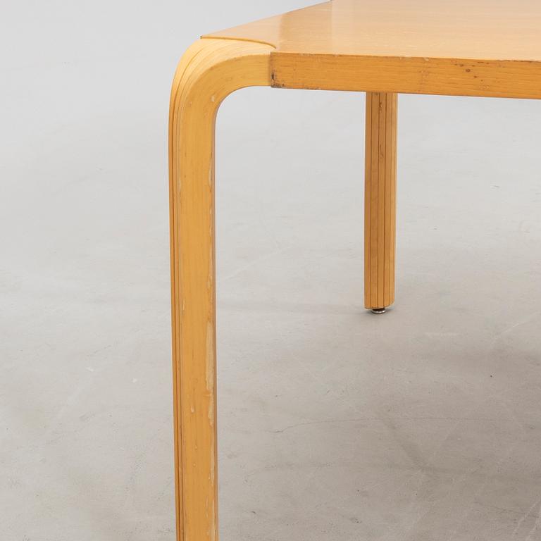Alvar Aalto, soffbord X800A "Fan leg table" Artek Finland sent 1900-tal.