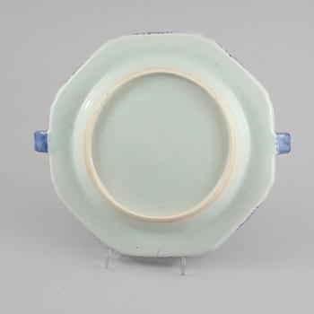 VÄRMEFAT, porslin, Kina, omkring år 1800.