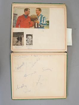 SAMLING FOTBOLLSAUTOGRAFER, bla Ryska landslaget -64, Benfica, Nacka Skoglund, Prawitz Öberg, 1960-70-tal.