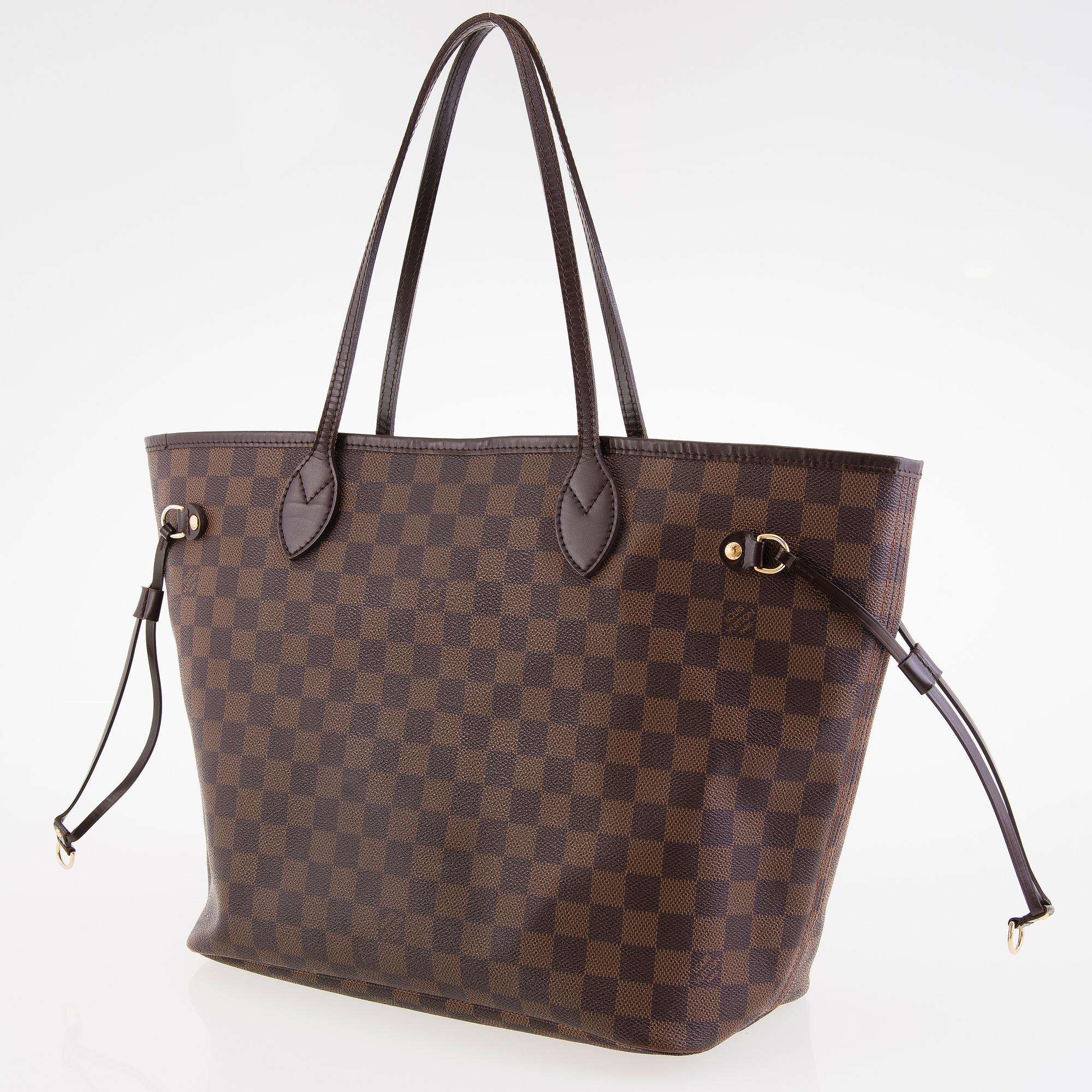 LOUIS VUITTON Neverfull MM Damier Bag.
