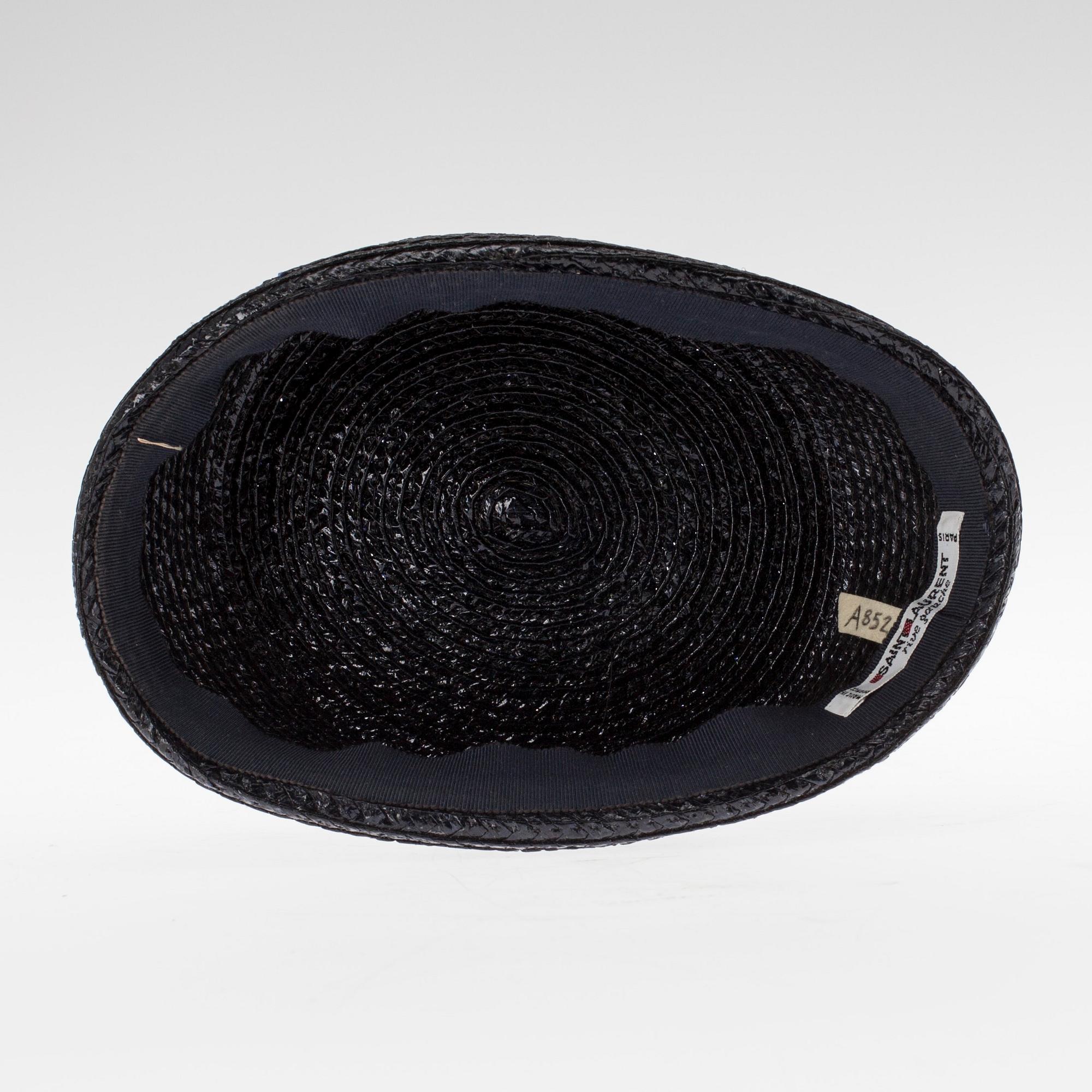 HATT och BÄLTE, Yves Saint Laurent.