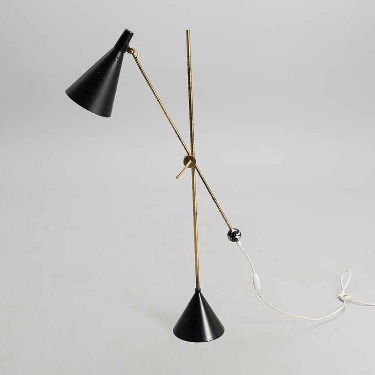 TAPIO WIRKKALA, AN ADJUSTABLE FLOOR LAMP, K10-11. Manufactured by Idman Oy. Designed in 1958.