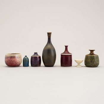 STIG LINDBERG, 7 stycken miniatyrvaser av stengods, Gustavsberg.