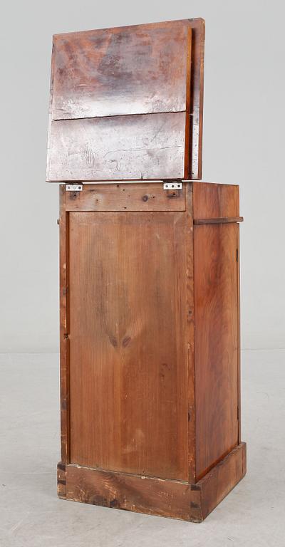 KOMMOD, Karl-Johan, 1800-talets första hälft/mitt.