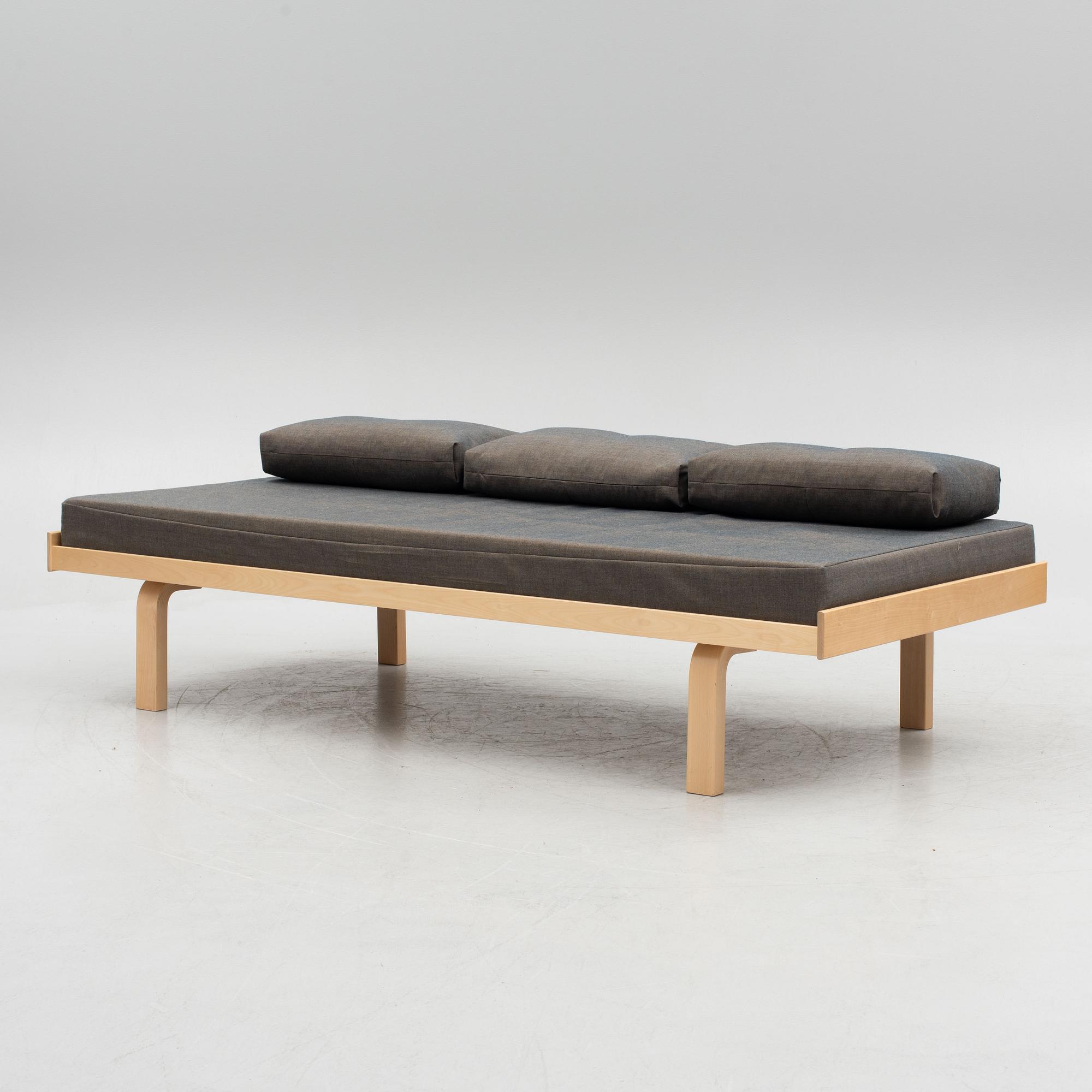 Alvar Aalto, Daybed 710 for Artek.