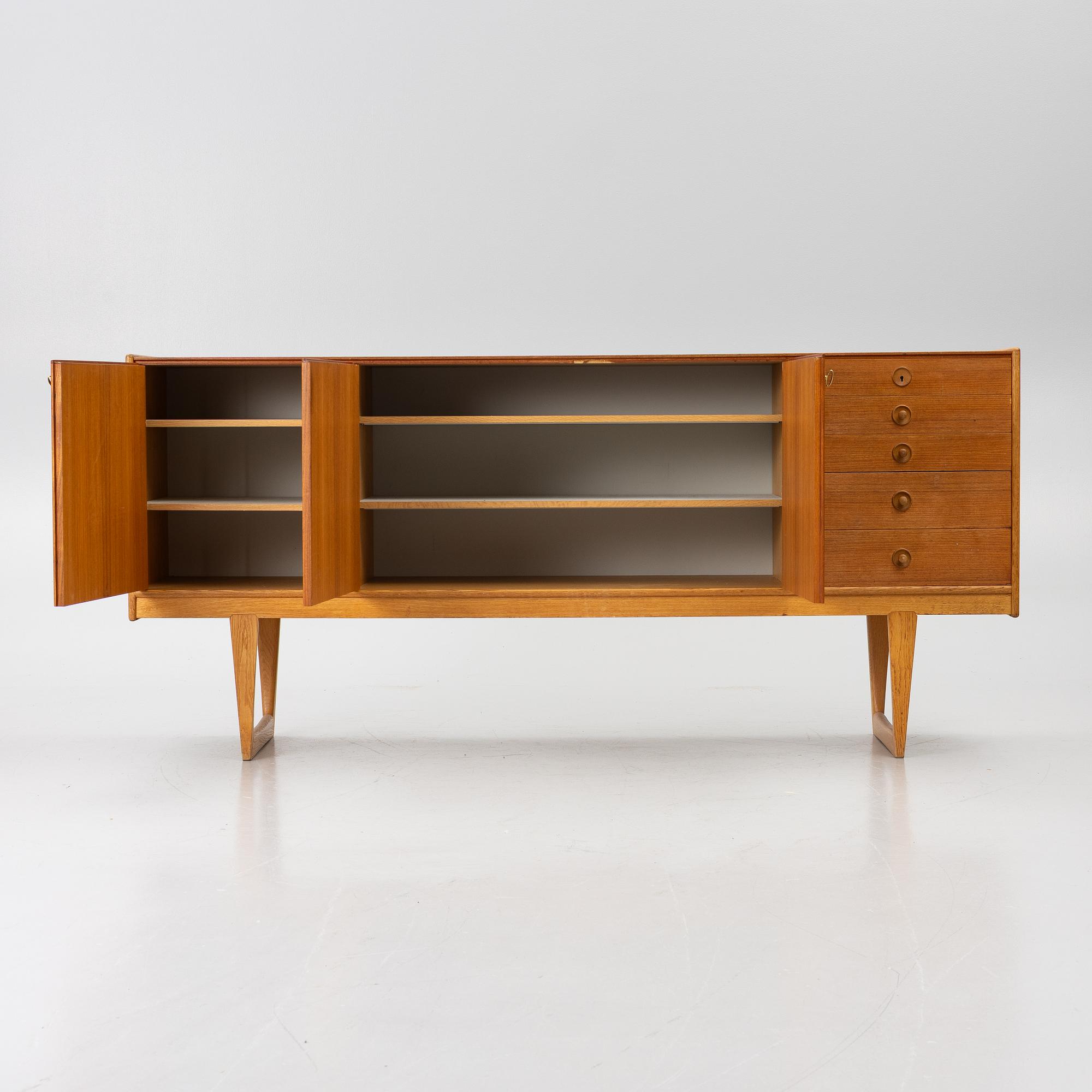 Yngvar Sandström, Sideboard, "Tokyo", ur Trivia-serien, Nordiska Kompaniet, 1900-talets andra hälft.