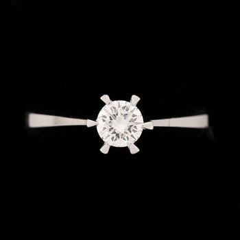 RING, enstensring, 18k vitguld med briljantslipad diamant ca0,48ct enligt gravyr. Vikt 2g.