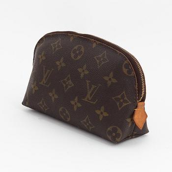 Louis Vuitton, sminkväska och glasögonfodral.