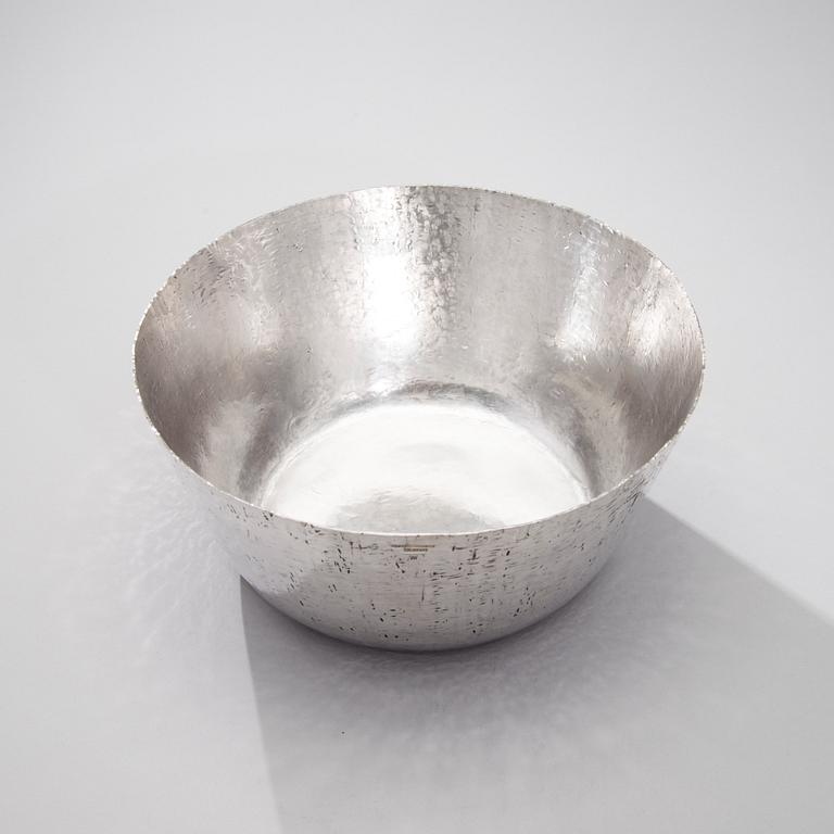 TAPIO WIRKKALA, SKÅL. Sign. TW. Silver 916. Kultakeskus, Tavastehus 1961.