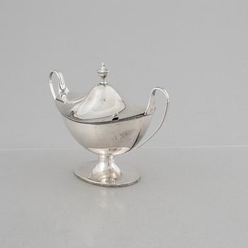 A Swedish Empire style silver sugar bowl, mark of GAB, Stockholm 1919.