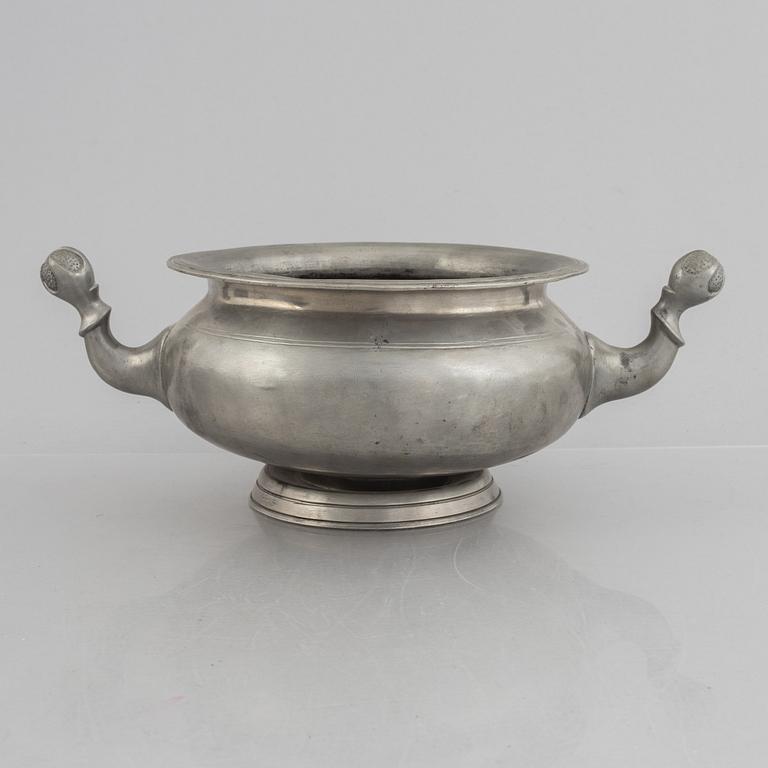 A Swedish pewter bowl, 1784.