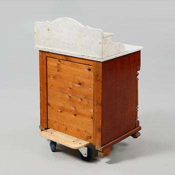 KOMMOD, nyrenässans, 1800-talets slut.