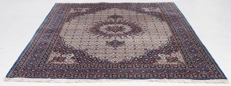 Matta, Meshed, ca 303 x 205 cm.