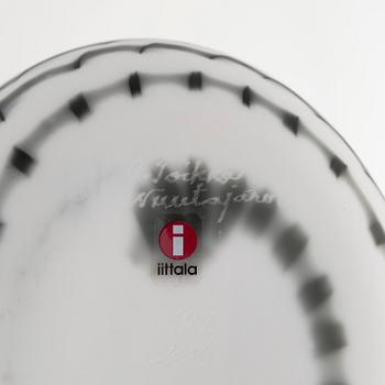 Oiva Toikka, a 'Swan' glass bird, signed O. Toikka Nuutajärvi 128 2005.