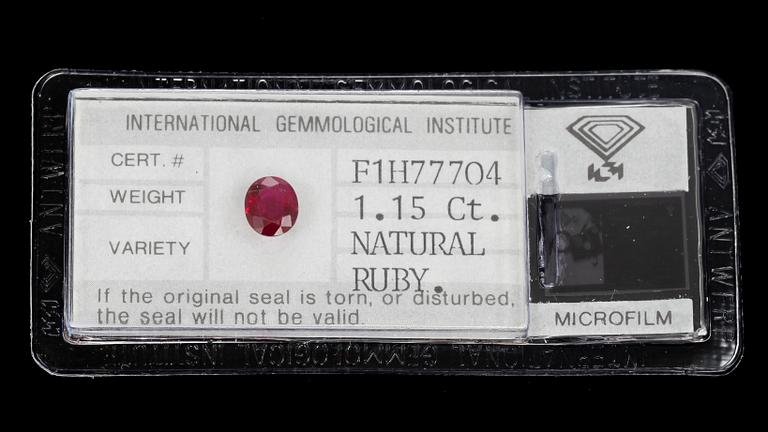 FASETTSLIPAD RUBIN, 1,15 ct enligt intyg. Oinfattad.