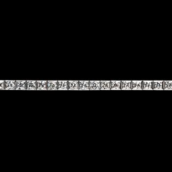 922. A diamond bracelet, tot. app. 7.50-8 cts, 1970s'.