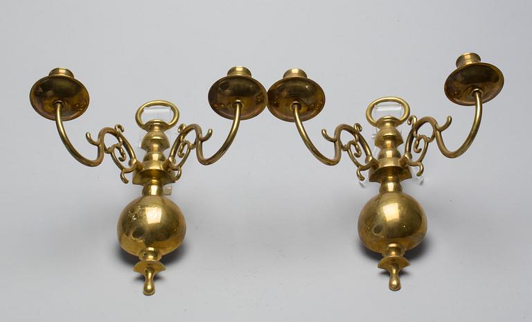 VÄGGAPPLIQUER, ett par, gulmetall, barockstil, 1900-tal.