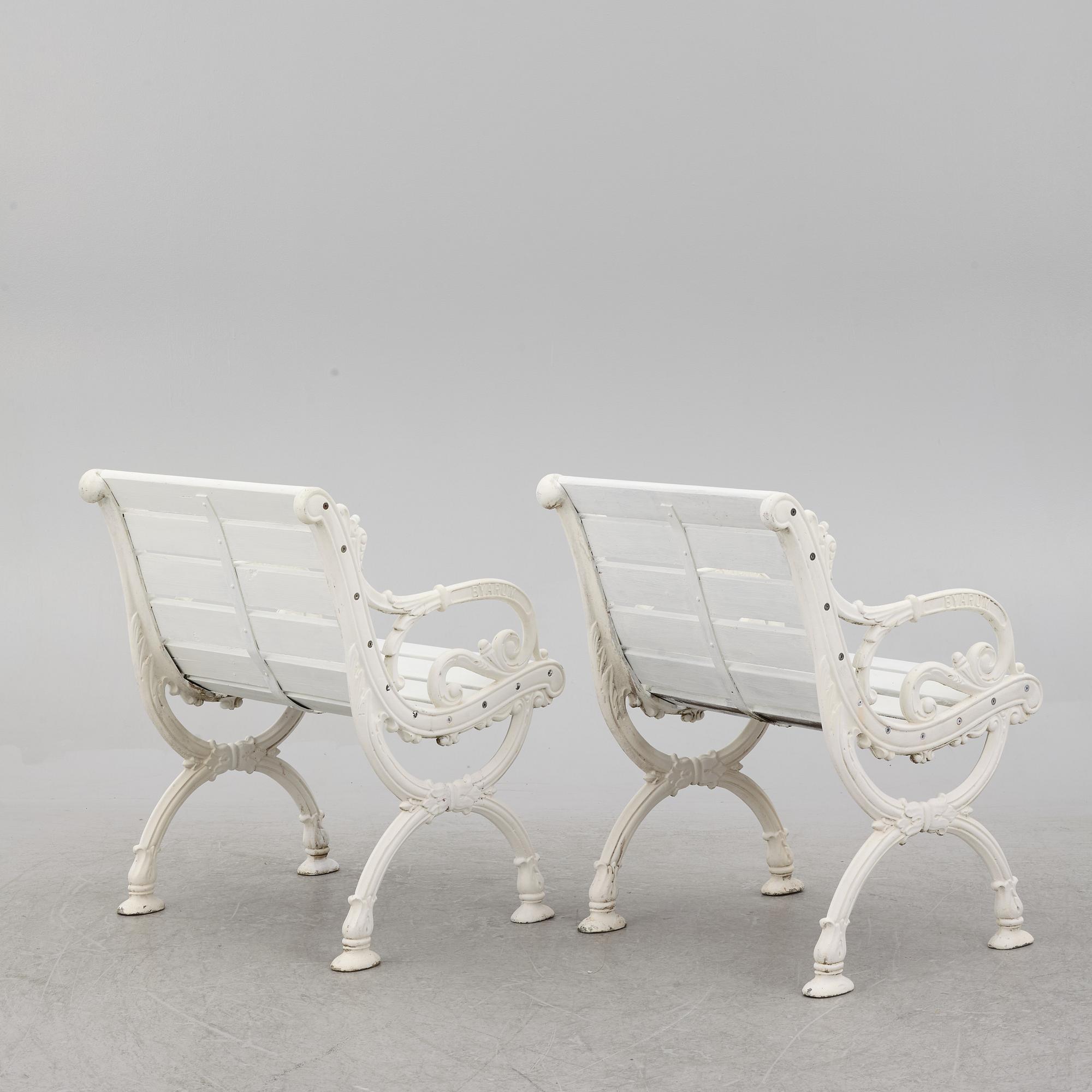 A garden sofa, a table and a pair of chairs, Byarums bruk.
