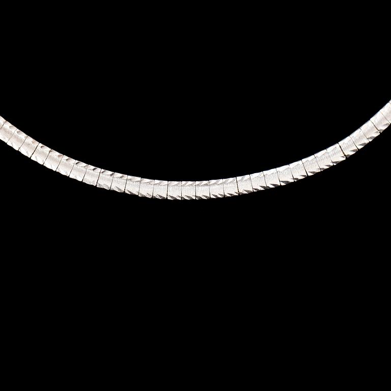 COLLIER, 18K vitguld. Total vikt ca 20 g.