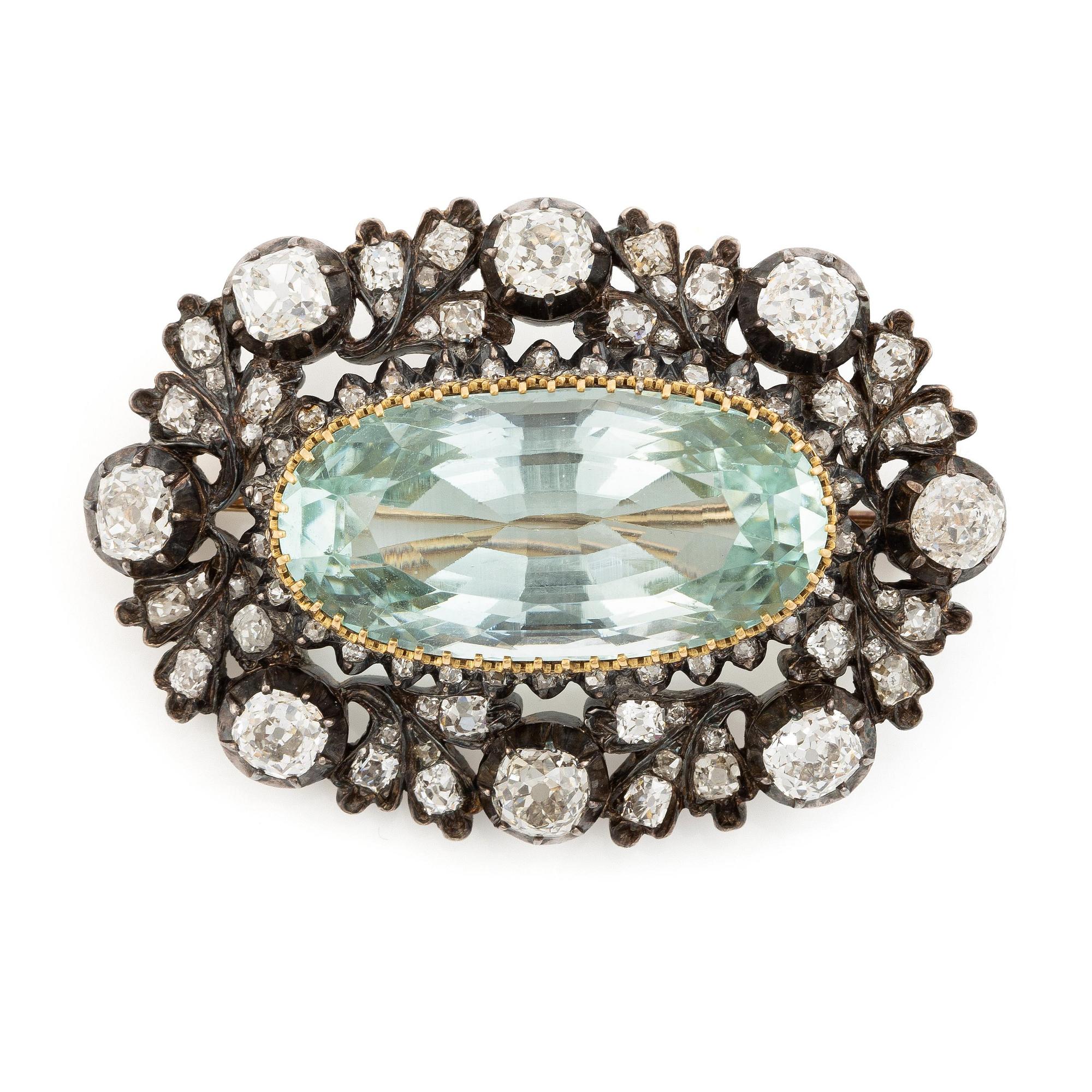 Brosch silver och guld med en fasettslipade  akvamarin och gammalslipade diamanter.