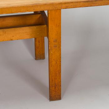 Olavi Hänninen, matbord för HMN Huonekalu Mikko Nupponen, Lahtis, 1960-tal.