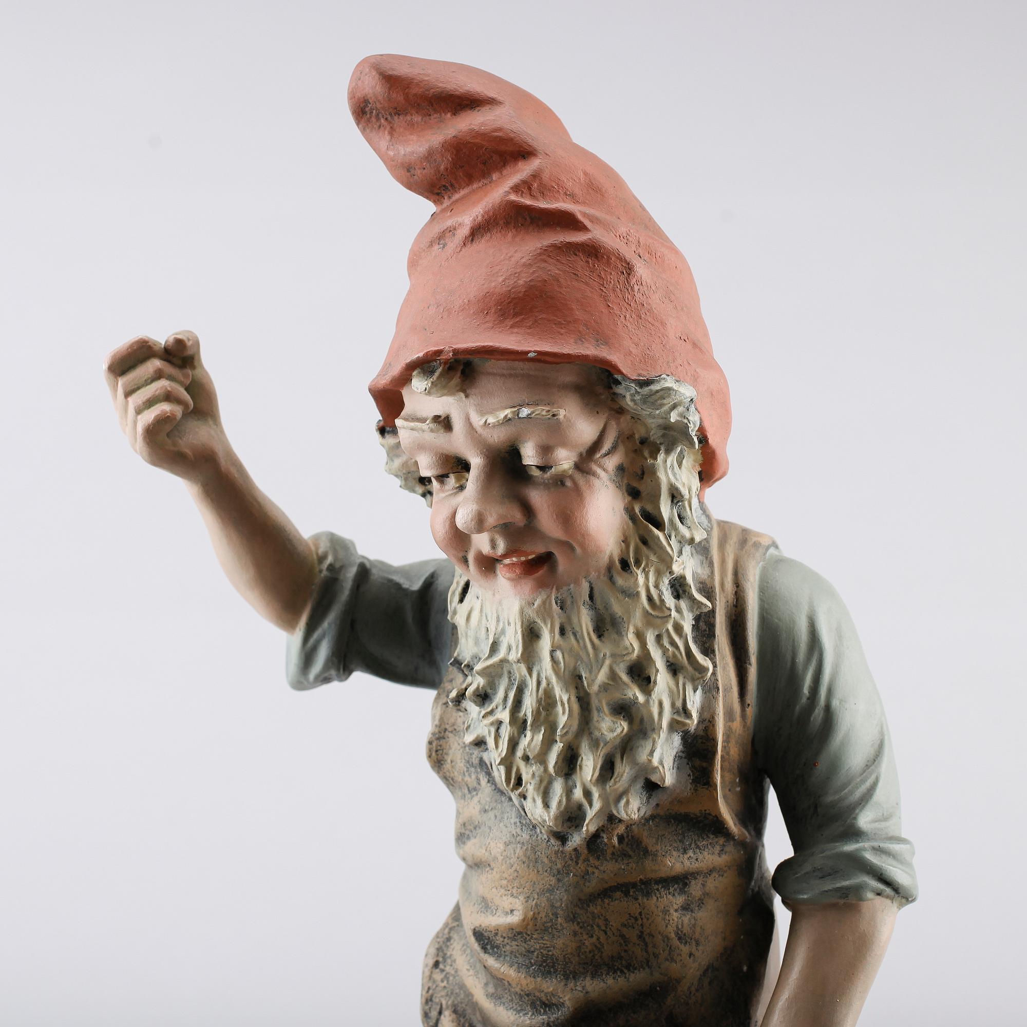 TOMTE, bemålad terrakotta, omkring år 1900.