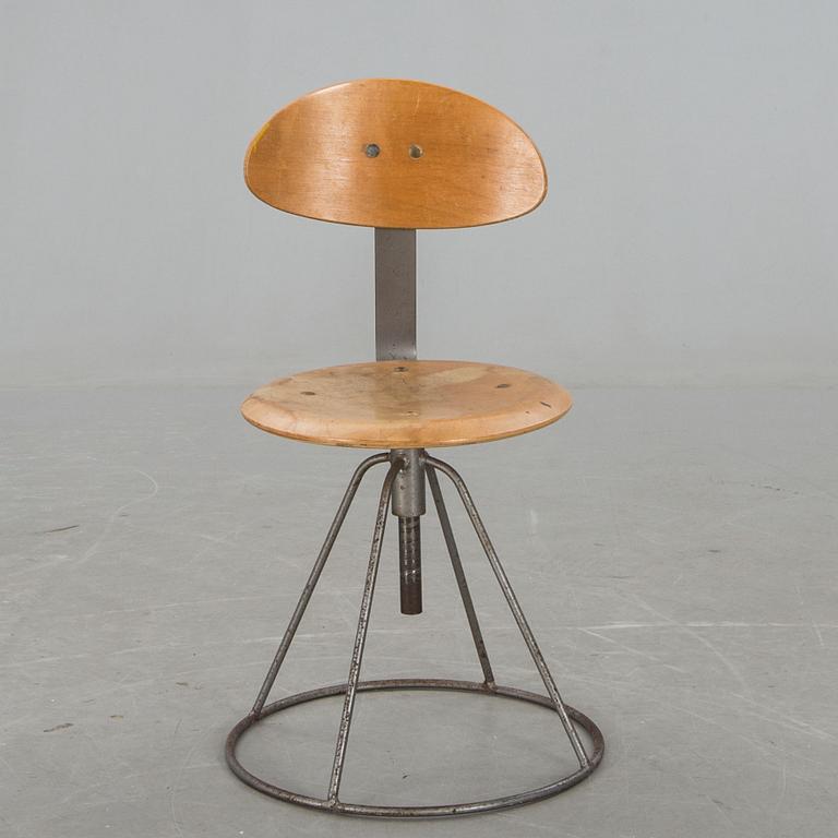 SKRIVBORDSSTOL, för barn, industridesign.