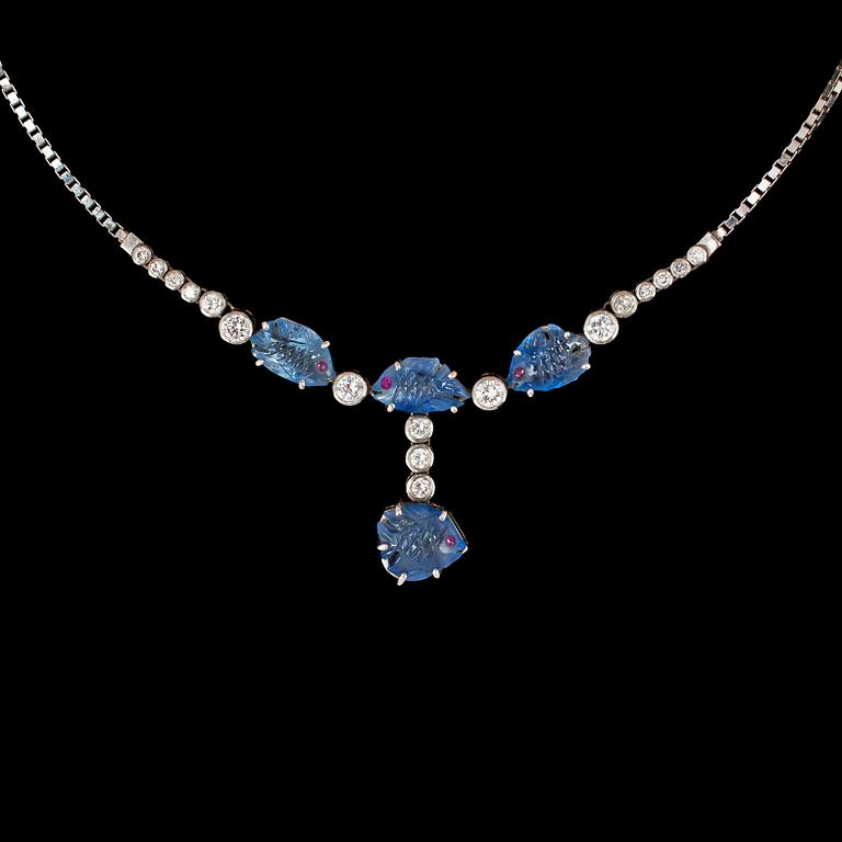 A blue sapphire, tot. 8.71 cts, and brilliant cut diamond necklace, tot. 0.84 cts.