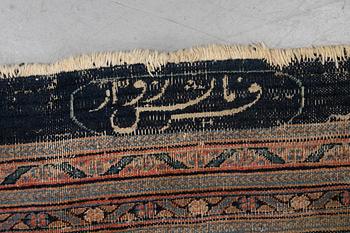 An antique Persian Doroshk carpet, signed, ca 475 x 397 cm.