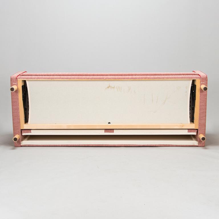 Vuodesohva, malli 550, Artek, 2000-luku. Malli muotoiltu v. 1994.