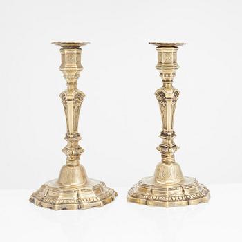 A pair of 18th century bronze candlesticks, Régence, France.