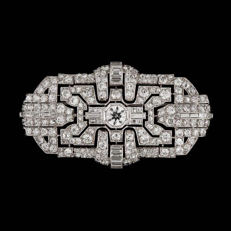 BROSCH, gammal-, baguette- samt trappslipade diamanter tot. 16 ct. Art deco ca 1930.
