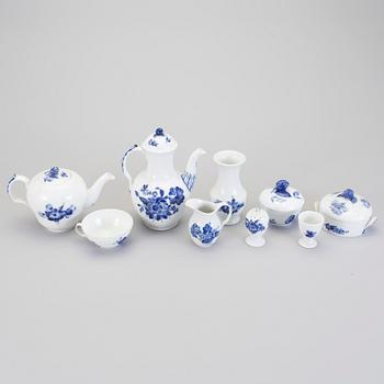 MATSERVIS, 116 delar, porslin, "Blå blomst", Royal Copenhagen.