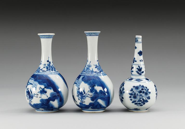 A pair of blue and white vases and a water sprinkler, Qing dynasty, Kangxi (1662-1722).